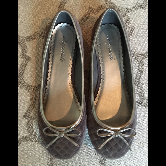 Aeropostale Shoes - Velvet quilted Flats